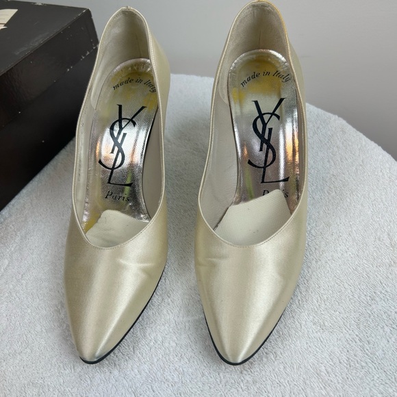 Yves Saint Laurent Cream Heels with Pointed Toe - Picture 11 of 16